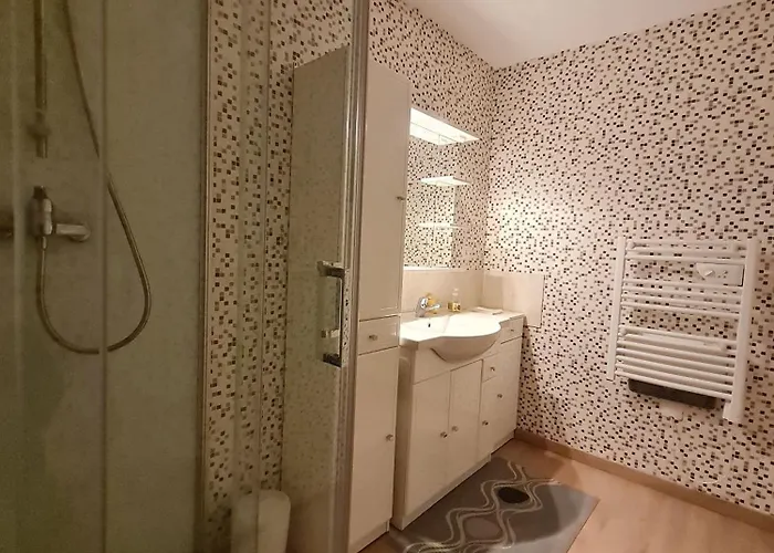 Les Glycines Bed & Breakfast